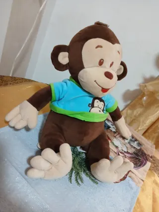 Peluche scimmia con maglietta