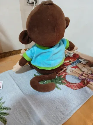 Peluche scimmia con maglietta