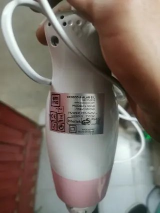 Batidora picadora rosa y blanca