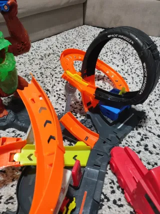 Pista Hot Wheels Gorila con Coche y Camión