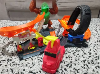 Pista Hot Wheels Gorila con Coche y Camión