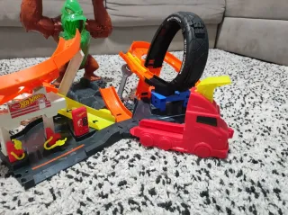 Pista Hot Wheels Gorila con Coche y Camión