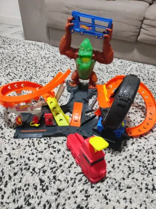Pista Hot Wheels Gorila con Coche y Camión