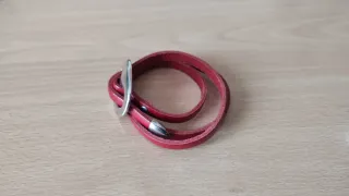 Pulsera roja cuero Zamak
