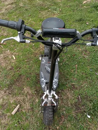 Patinete eléctrico negro