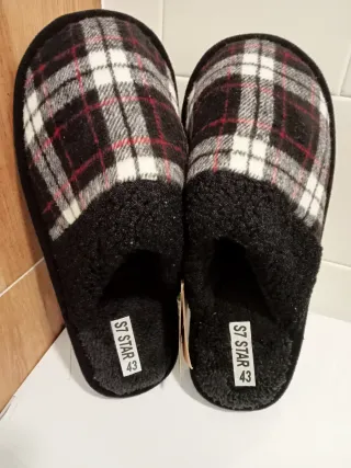 Zapatillas cuadros talla 43