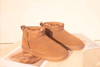 UGG            mini           castaño