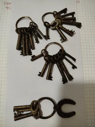 Set di chiavi antiche piccole