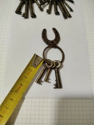 Set di chiavi antiche piccole