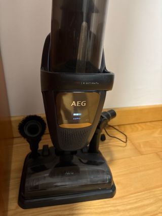 Aspirador AEG sin cable para piezas