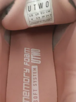 Zapatillas deportivas grises y rosas UTWO