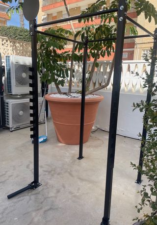 Attrezzatura per palestra a casa con rack, landmine, supporto per impugnature e dischi