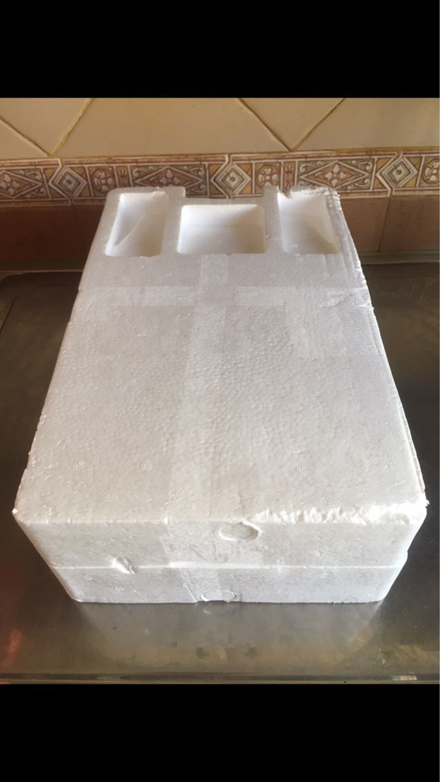 Cajas de plástico blancas