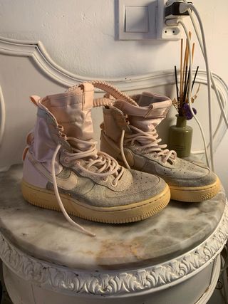 Nike Sf Air Force 1 salmón/rosa