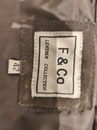 Chaqueta marrón con costuras