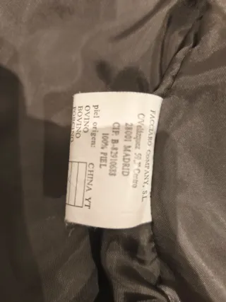 Chaqueta marrón con costuras