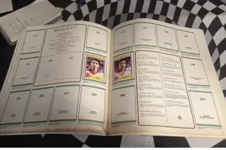 Album cromos FUTBOL 84 Panini con solo 10 cromos