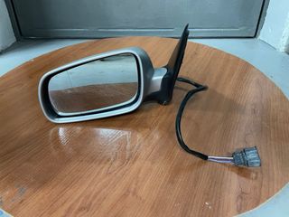 Espejo retrovisor izquierdo