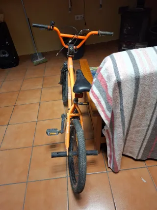 Bicicleta BMX naranja