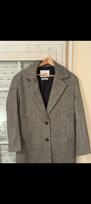 Abrigo Pull&Bear Raya Gris y Negro