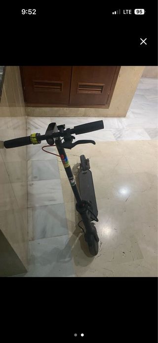 Patineta eléctrica negra