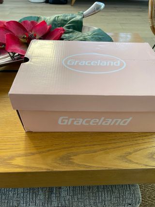 Sandalias rosas Primark con perlas