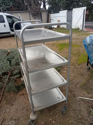 Carro de acero inoxidable con ruedas