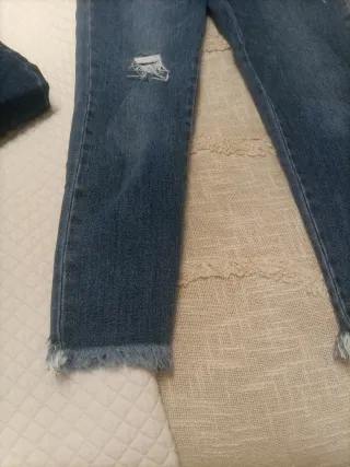 Pantalones vaqueros desgastados