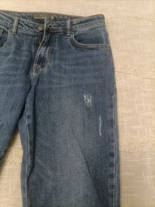 Pantalones vaqueros desgastados