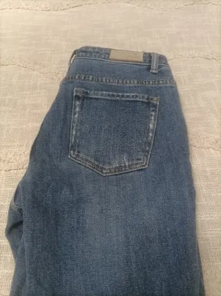 Pantalones vaqueros desgastados
