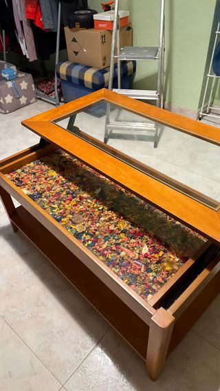 Mesa de centro elevable de madera y cristal