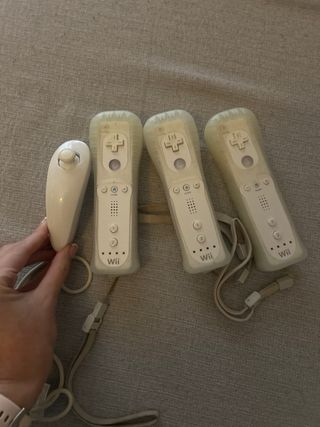 Nintendo Wii con 3 mandos y joystick