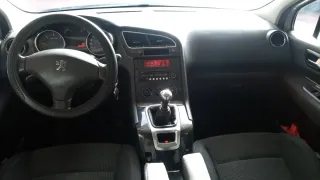 Peugeot 5008 2011