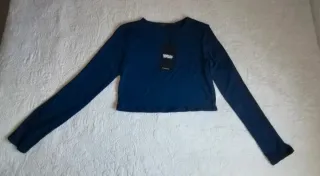 Camiseta crop azul Stradivarius