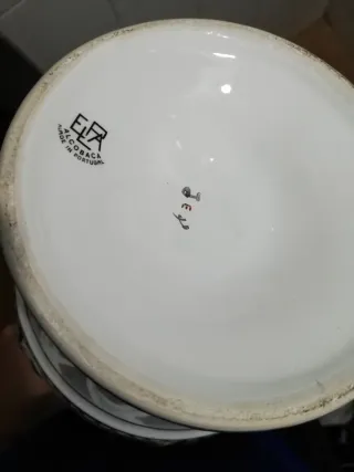 Tetera de cerámica decorada