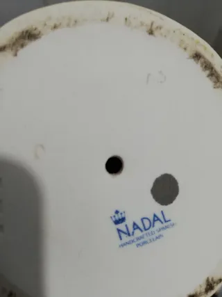 Figura cerámica mujer con flores