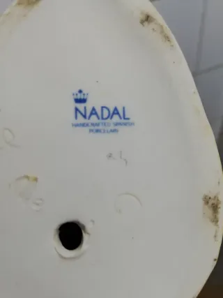 Figura cerámica niño con flores