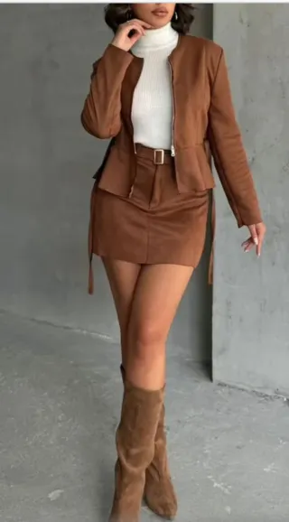 Falda marrón con cinturón suave