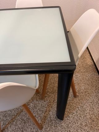 Mesa extensible cristal y metal