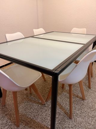 Mesa extensible cristal y metal