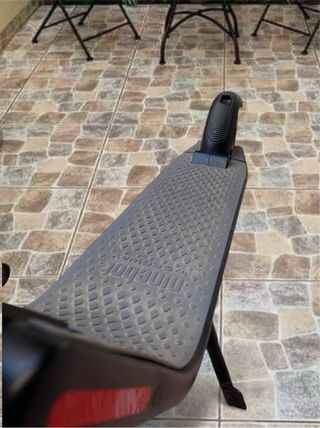 Patinete Eléctrico Gris y Negro