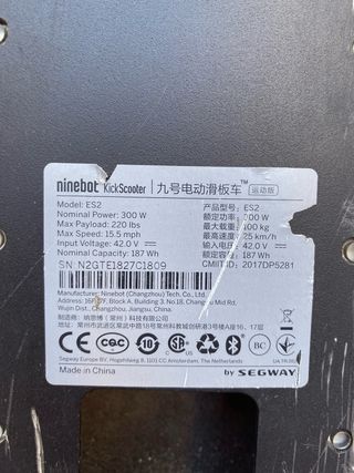 Patinete Eléctrico Gris y Negro