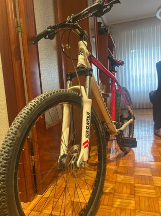 Bicicleta Kross Roja y Blanca