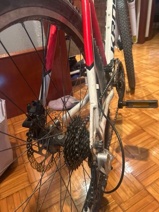 Bicicleta Kross Roja y Blanca