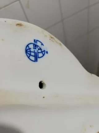 Figura de cerámica mujer con flores