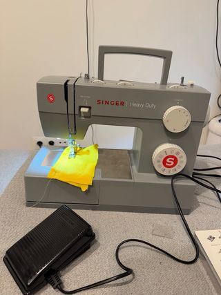 Máquina de Coser Singer Gris