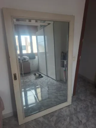 Puerta espejo antigua