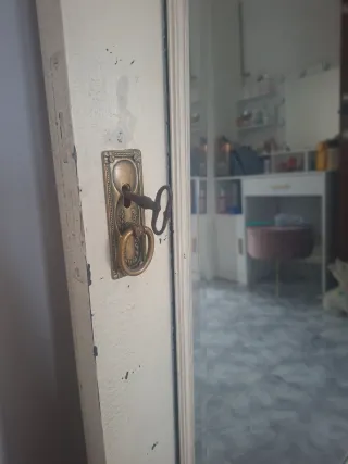 Puerta espejo antigua