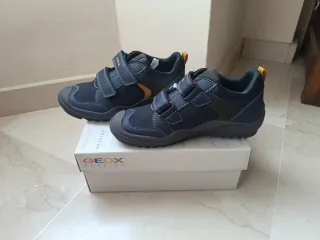 Zapatos Geox t.33 sin estrenar, en tienda valen 55