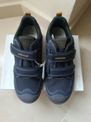 Zapatos Geox t.33 sin estrenar, en tienda valen 55